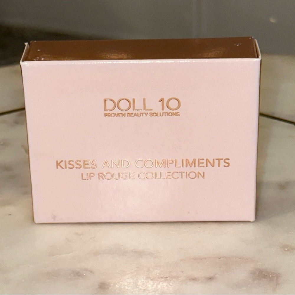 ✨NEW IN BOX✨ Doll 10 DOLL VAULT
KISSES & COMPLIMENTS LIP ROUGE COLLECTION - Picture 2 of 9